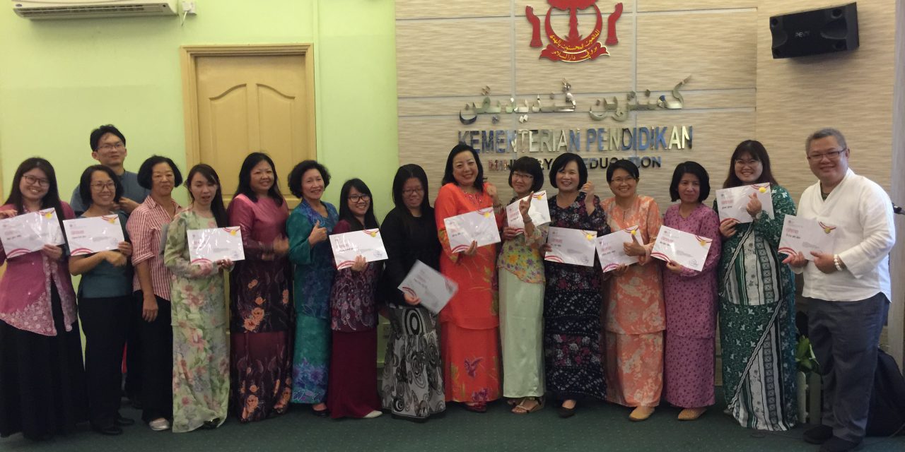 SMS Primary foreign language teachers attend workshop on language teaching techniques